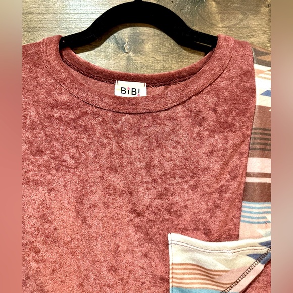 NWOT BiBi Long Sleeve Boho Aztec Thumb Hole Top Sz M - Picture 12 of 16